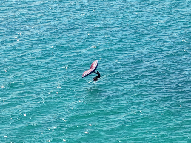 沖縄の海でウィングフォイル